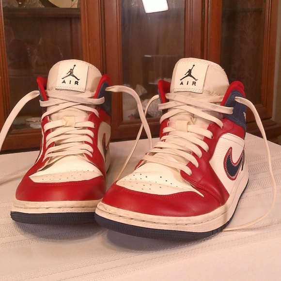 EC Nike Air Jordan 1 Retro ‘USA’ Mid SE Sneakers Woman’s Sz US 8.5/EU 40 - Picture 3 of 12